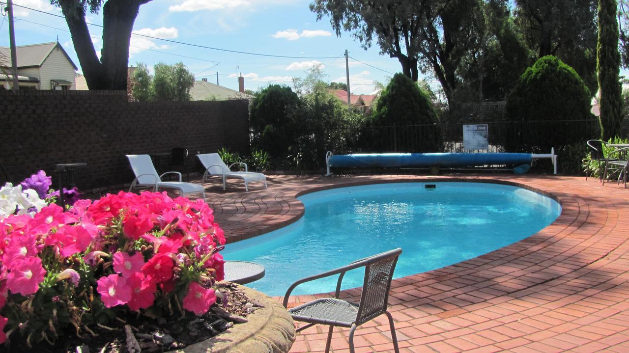 מריבורו Bristol Hill Motor Inn מראה חיצוני תמונה